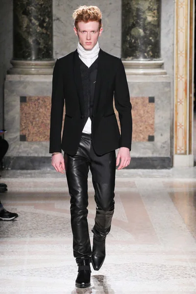 Look 28